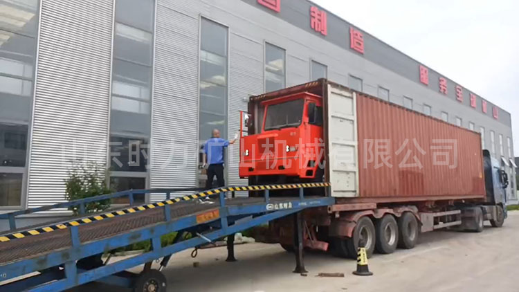 出口俄羅斯井下礦用自卸車(chē)、攪拌車(chē)裝柜發(fā)貨